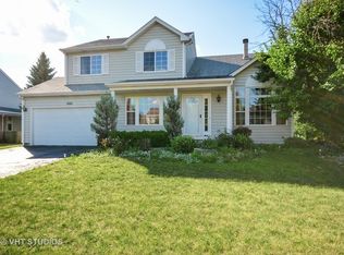 1461 Holbrook Ln, Batavia, IL 60510