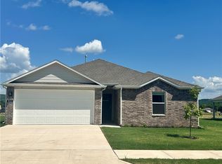 552 Arizona St, Farmington, AR 72730