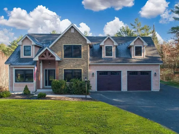 30 Woodhaven Drive, Lewiston, ME 04240