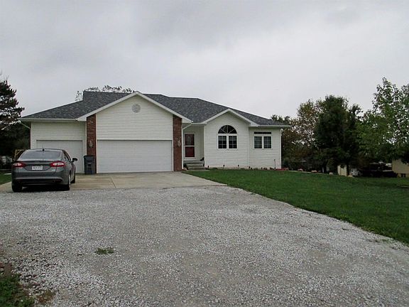 2nd image of 815 S 202nd St