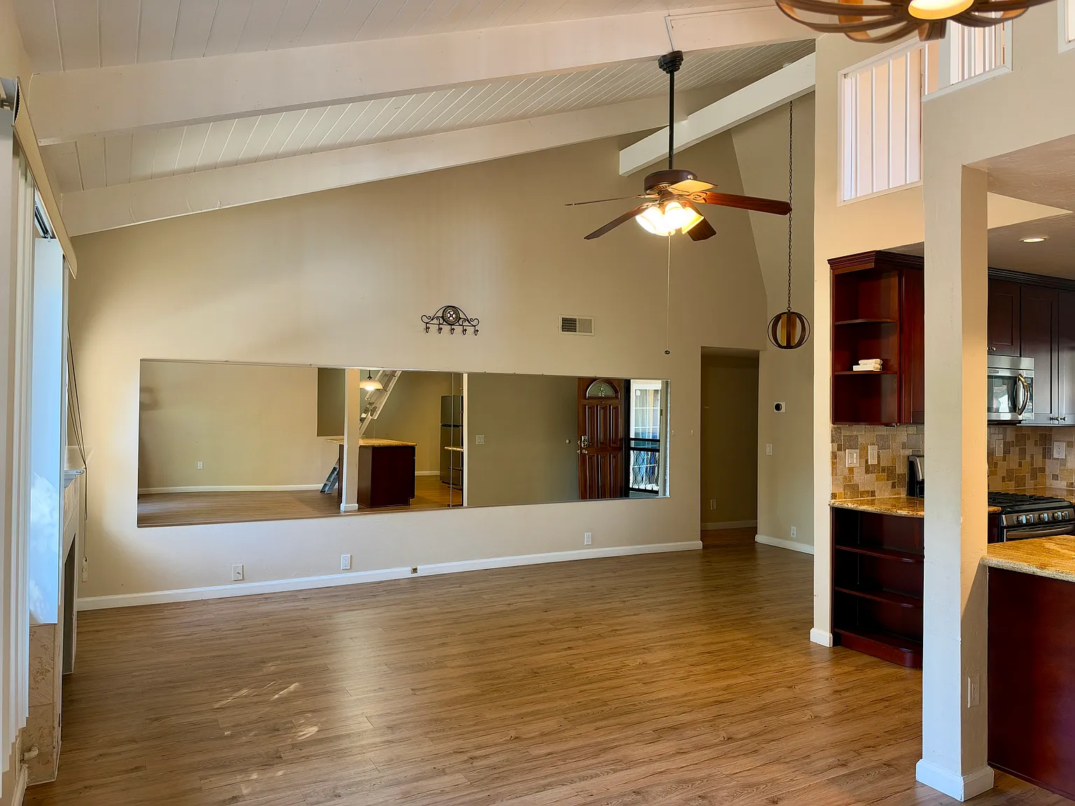 3 bed, 1430 sqft, $5,748 — Photo 4