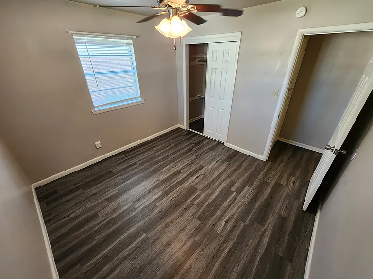 933 Crestview St — Photo 8
