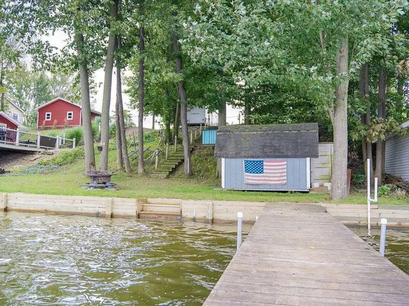 14044 Lakeshore Dr, Hudson, MI 49247
