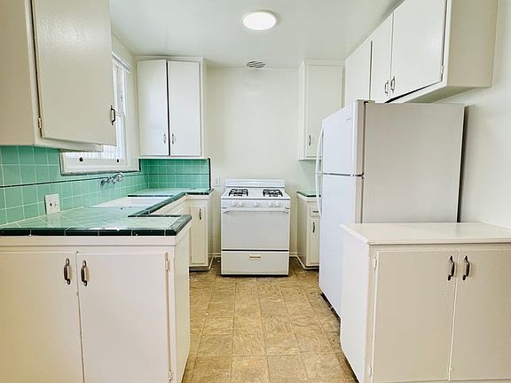 5th image of 1246 N Orange Dr APT 2