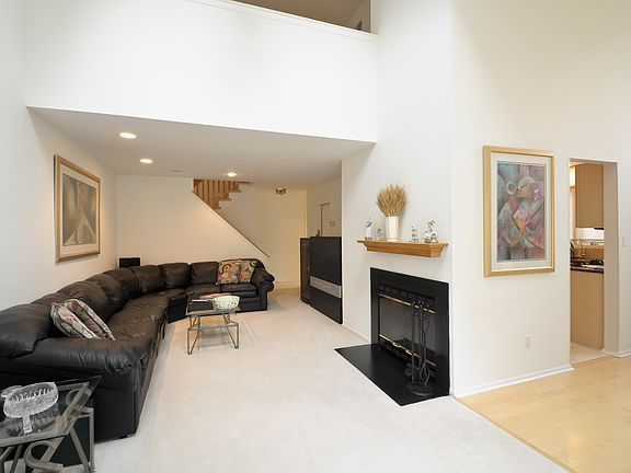 3rd image of 34 Fowler Dr