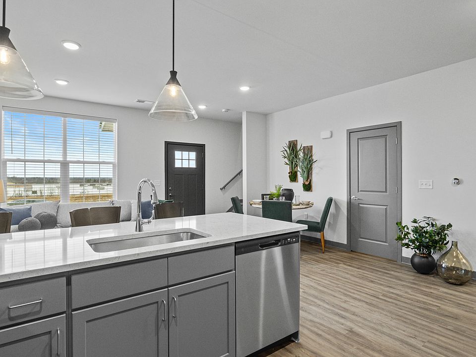 1st image of 1050 Ashgrove Rd #100