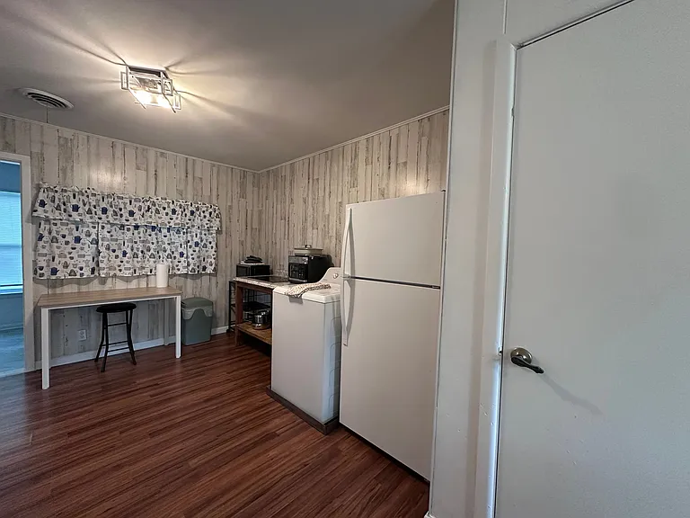 Grayson St — Photo 14