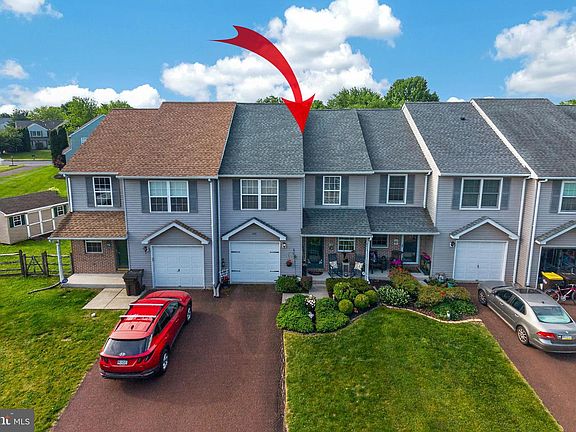 3rd image of 142 Bartlett Ct