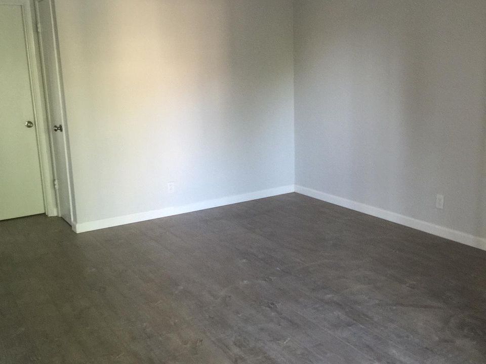 2nd image of 1153 Shirley Dr #2