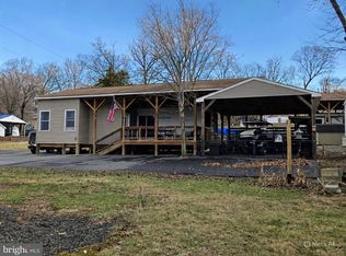 9 & 10 Jollywood Rd, Falling Waters, WV 25419