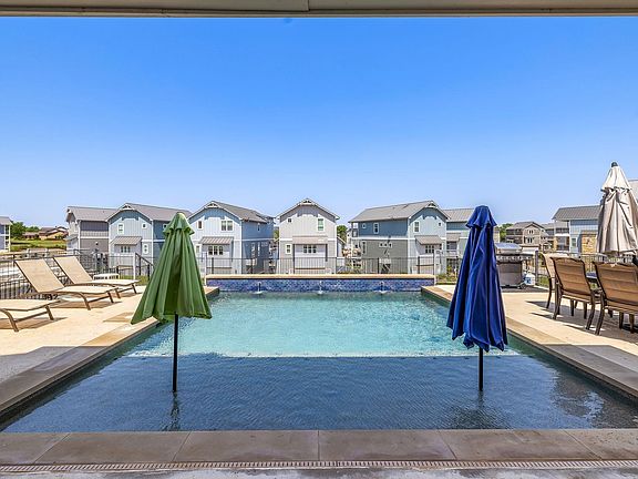5th image of 128 Village View Dr