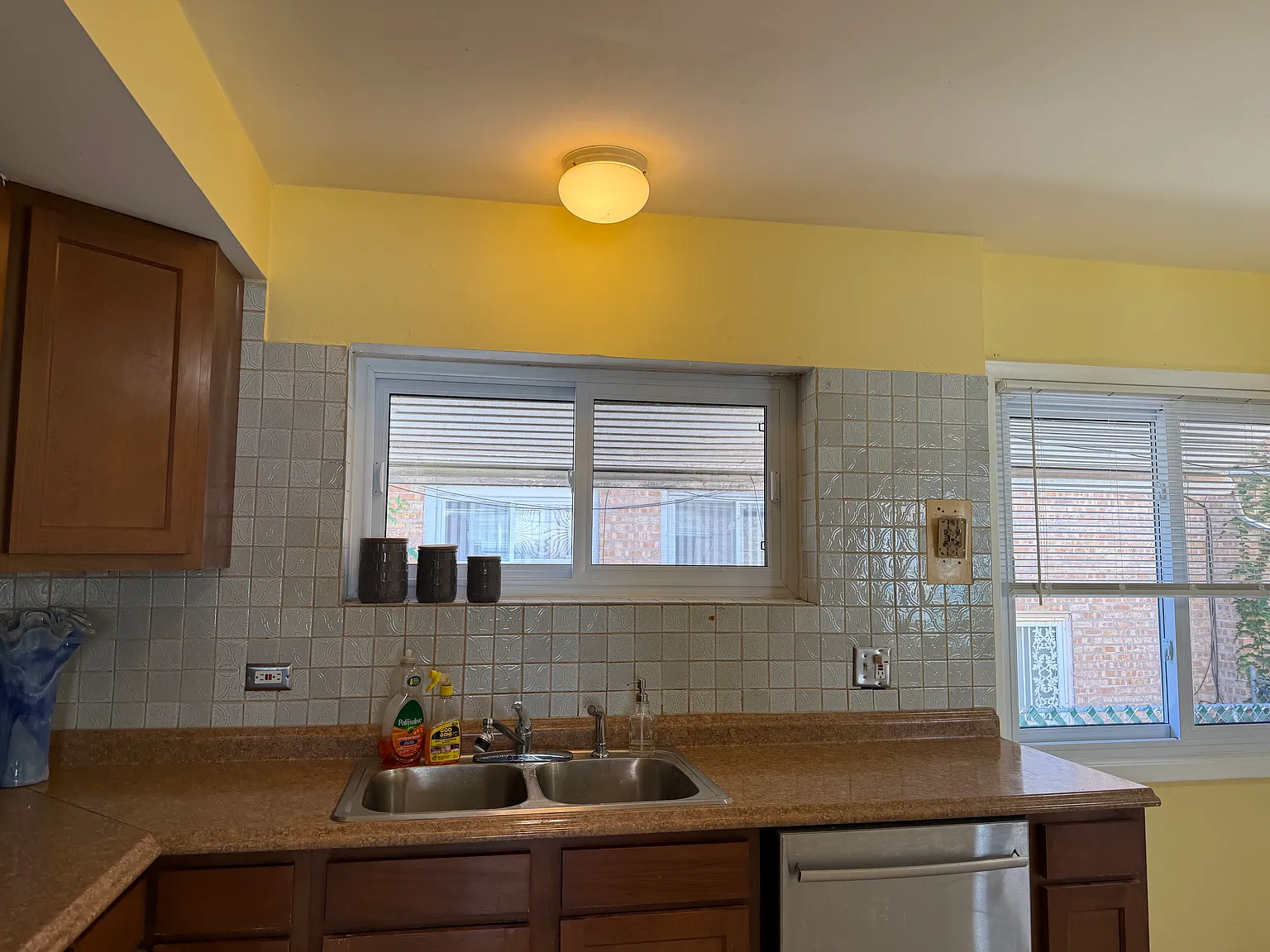 3 bed, 1.5 bath, 1850 sqft, $2,400 — Photo 2
