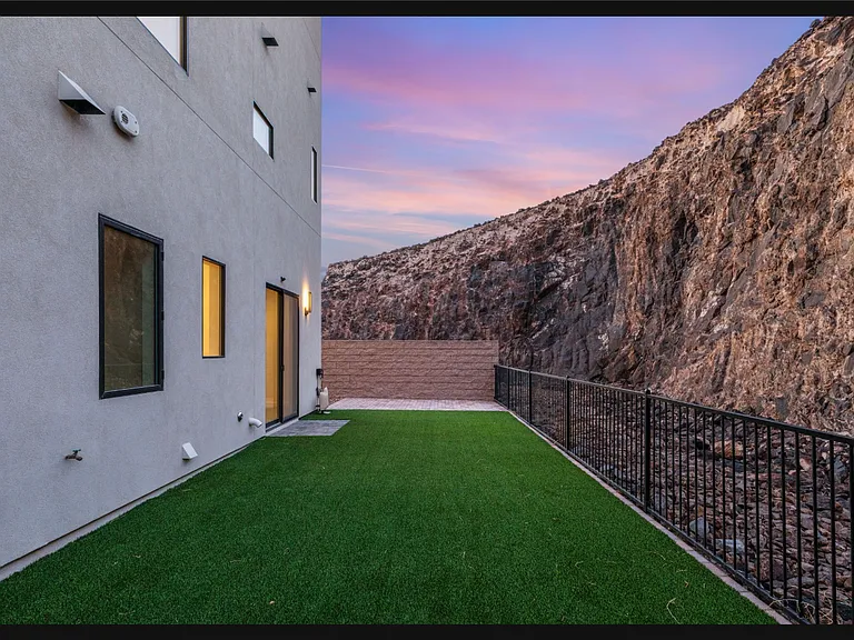 350 Solitude Peak Ln — Photo 12