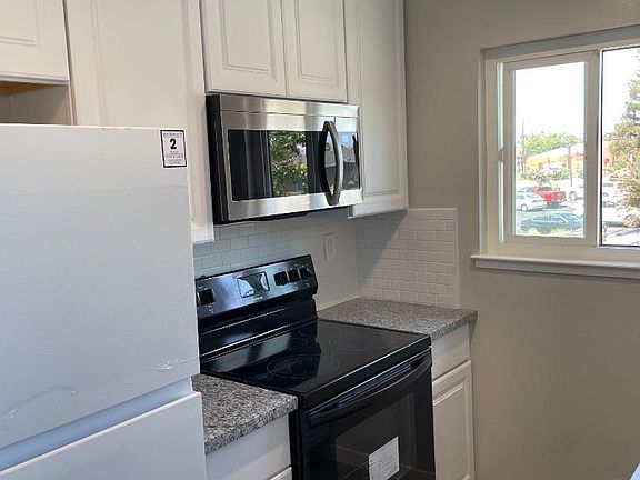 2nd image of 934 Ironwood Dr #4
