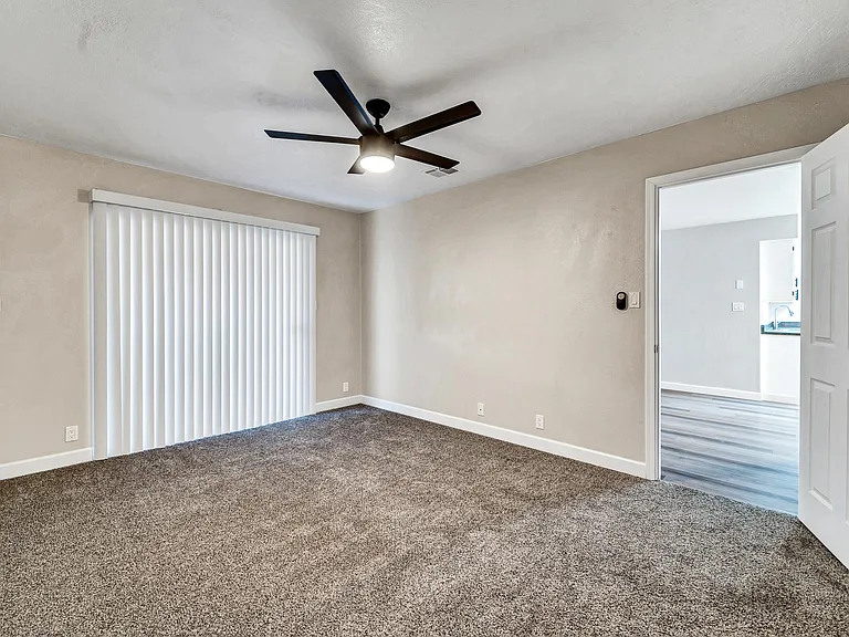 317 W Hononegh Dr #7 — Photo 16