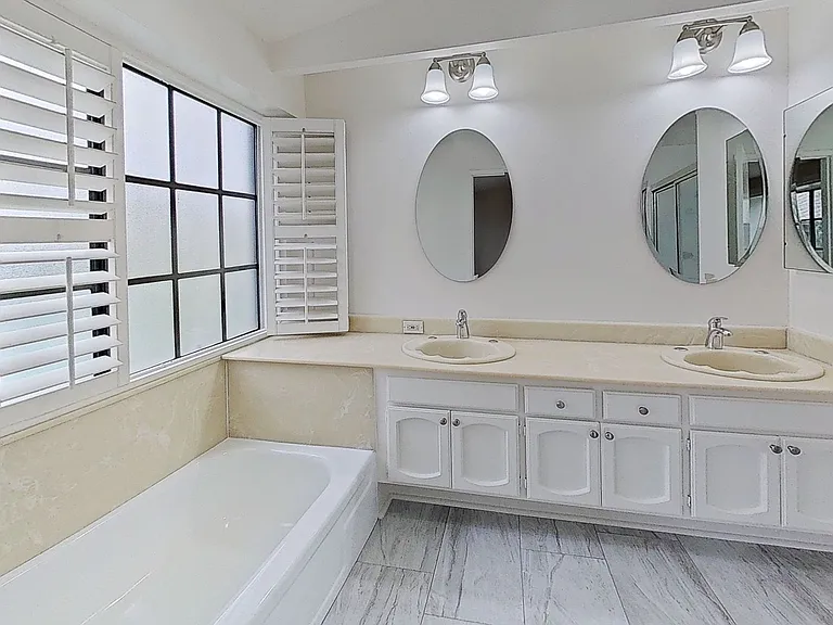 22525 Sherman Way #807 — Photo 15