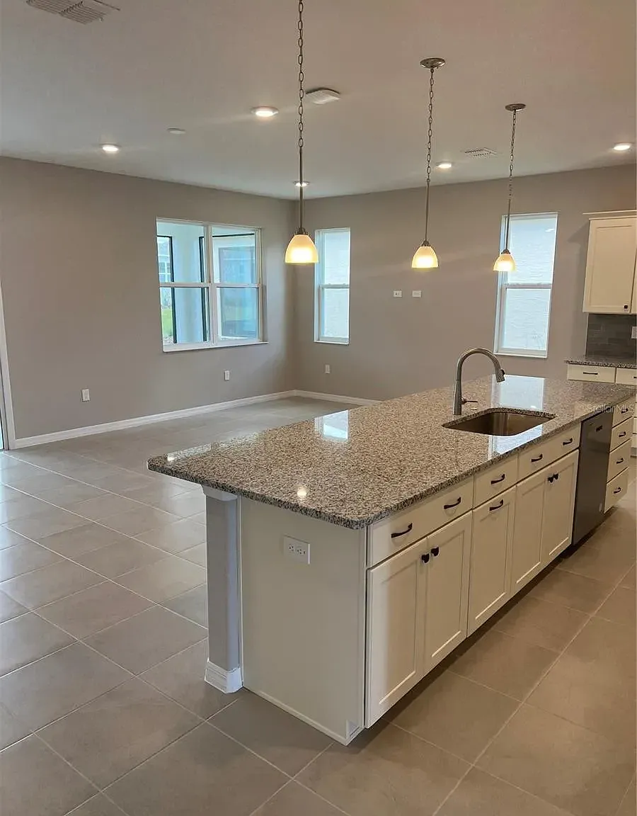 2 bed, 1746 sqft, $1,900 — Photo 3