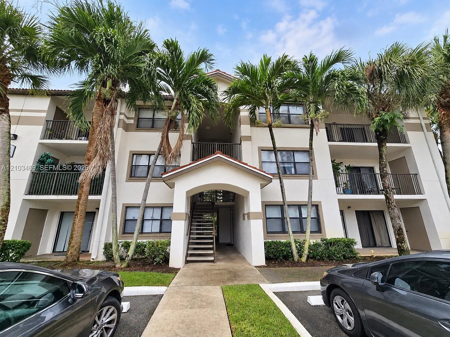 Hollywood Parc Condominiu — Photo 1