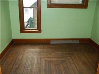 4th image of 115 N Kalamazoo St