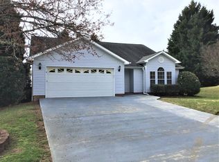 3 Kwikaway Ct, Simpsonville, SC 29680