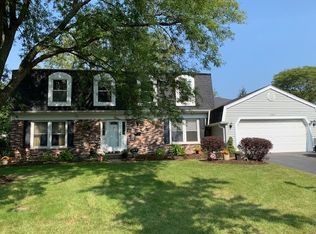1060 W Skylark Dr, Palatine, IL 60067