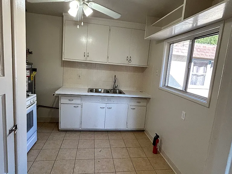 22580 Chestnut St — Photo 4