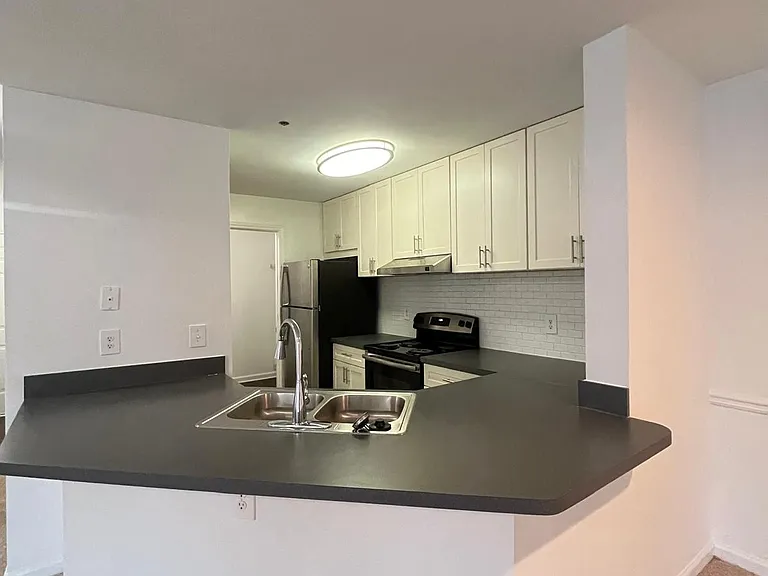 Wesley St. Claire Apartments at Lawrenceville — Photo 184