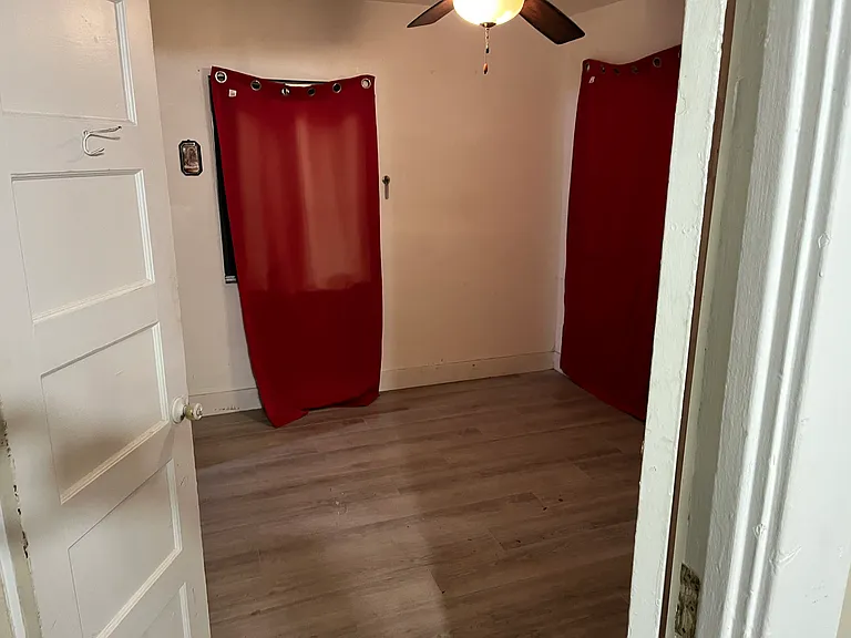 1228 S Rowan Ave — Photo 2