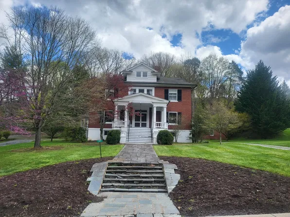 7472 Sam Snead Hwy, Hot Springs, VA 24445