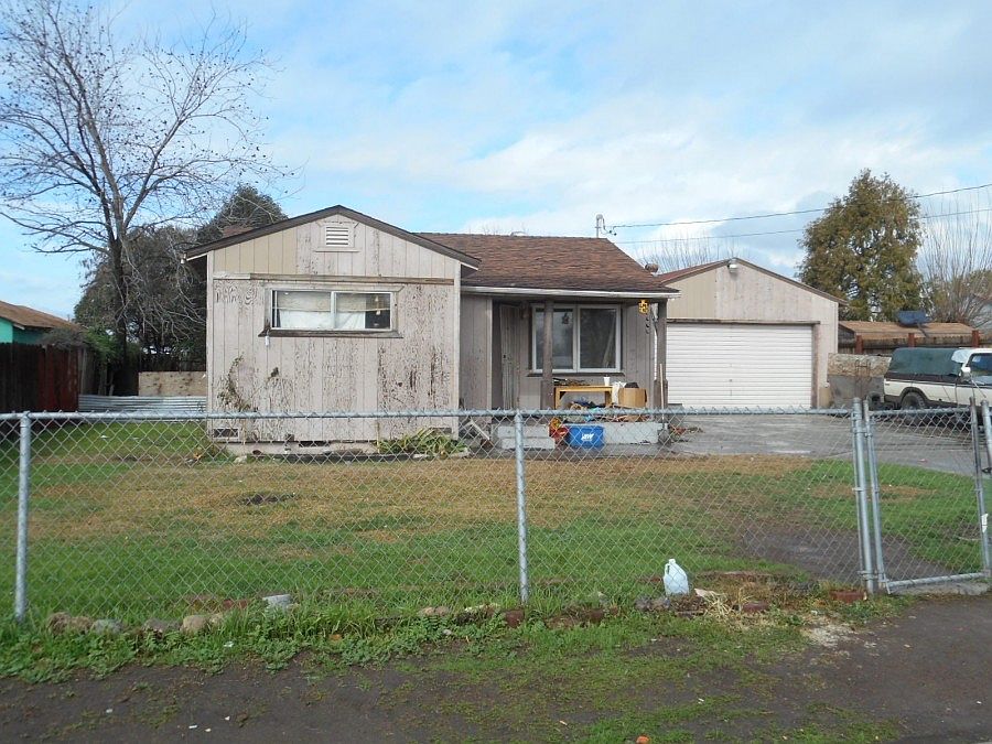 1st image of 4325 E 6th St