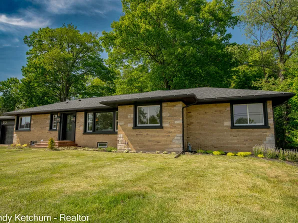 315 W 40th St, Holland, MI 49423