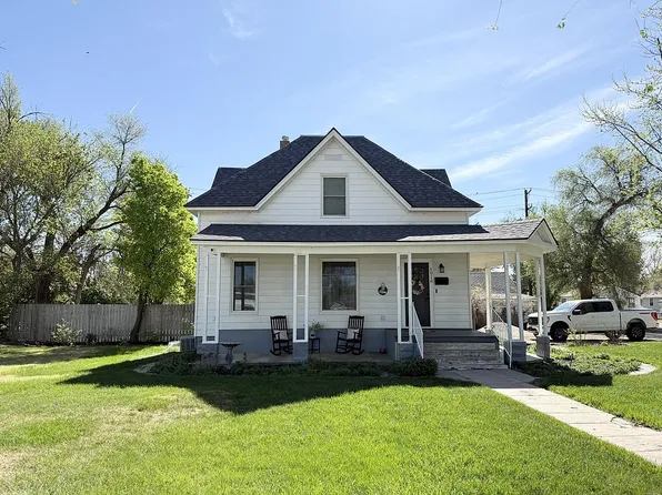 1016 N 5th St, Garden City, KS 67846