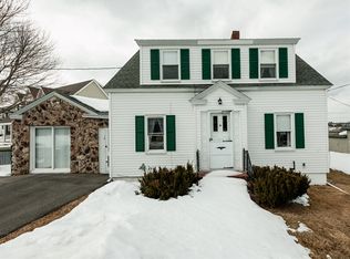 18 Broadway Ext, York, ME 03909