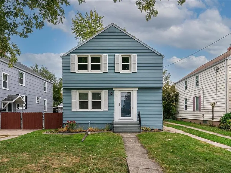 123 Kimberly Ave #LOWER — Photo 1