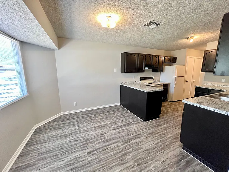1211 Churing Dr — Photo 6
