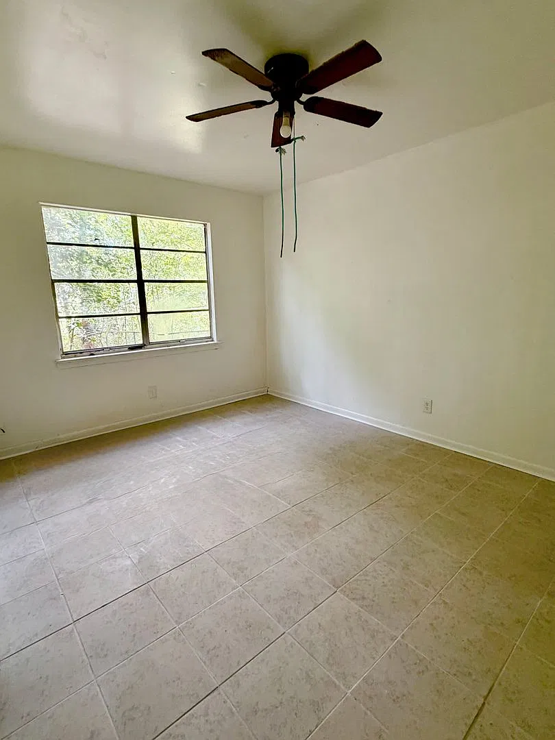 1815 Dove St — Photo 4