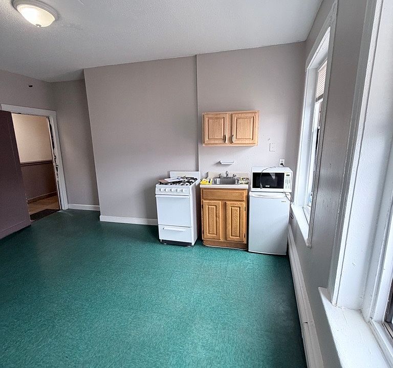 2nd image of 185 Green St #31