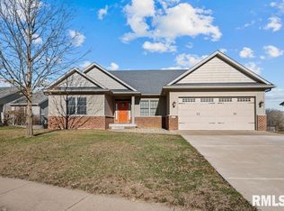 903 Wild West Dr, Le Claire, IA 52753