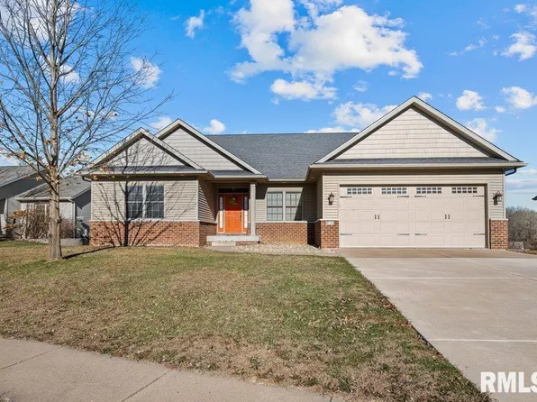 903 Wild West Dr, Le Claire, IA 52753
