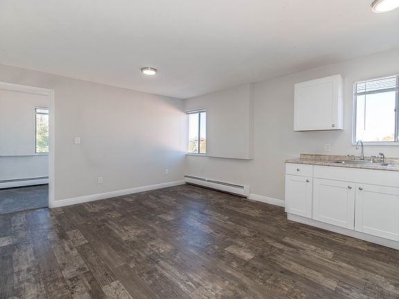 2nd image of 560 Dayton St #Street305