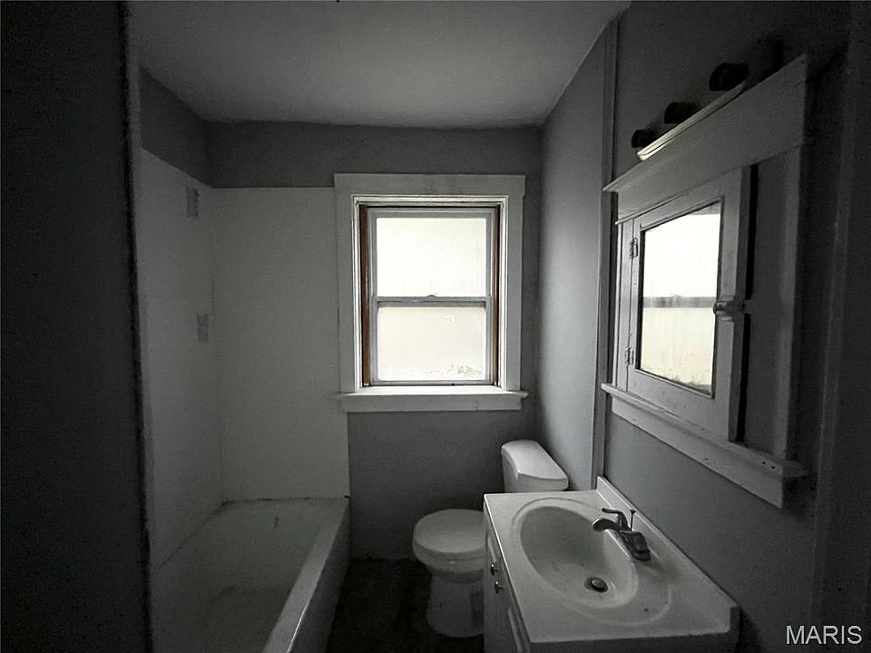 2nd image of 4729 Margaretta Ave