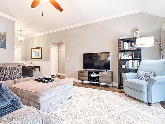 3rd image of 6201 Larkgrove Dr