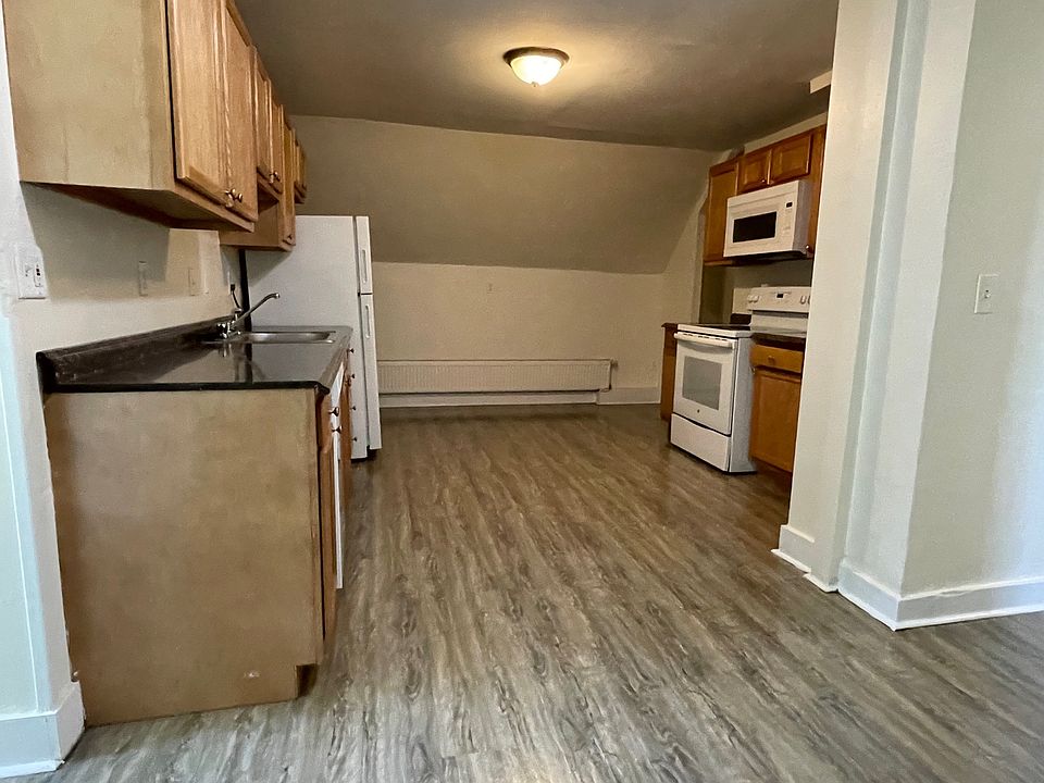 1st image of 21 Cedar St #3