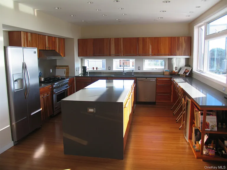 100 Nantwick St — Photo 9