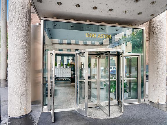 2nd image of 1300 N Astor St Unit 25C