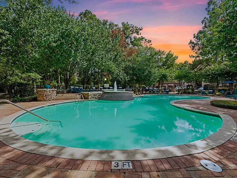 Raveneaux Apartments in North Houston Texas