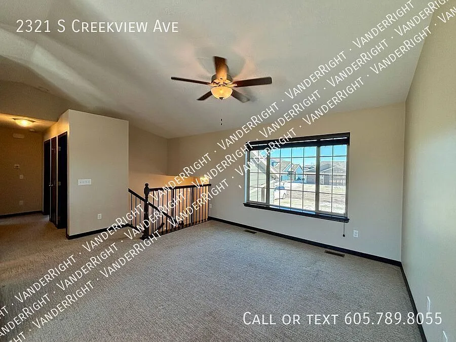 Building Photo - 2321 S Creekview Ave