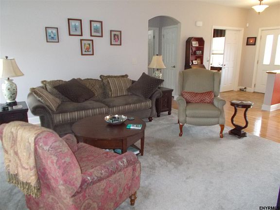 5th image of 28 Sheldon Dr