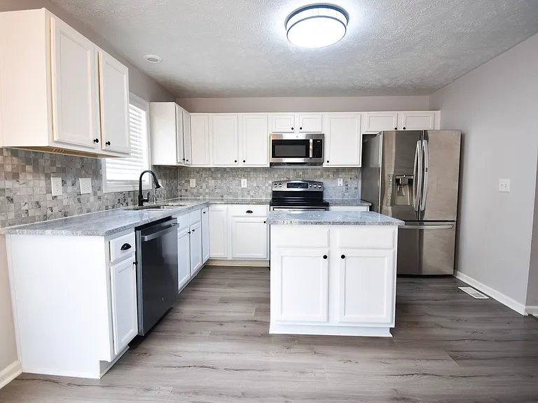 135 Lenoir Dr — Photo 8