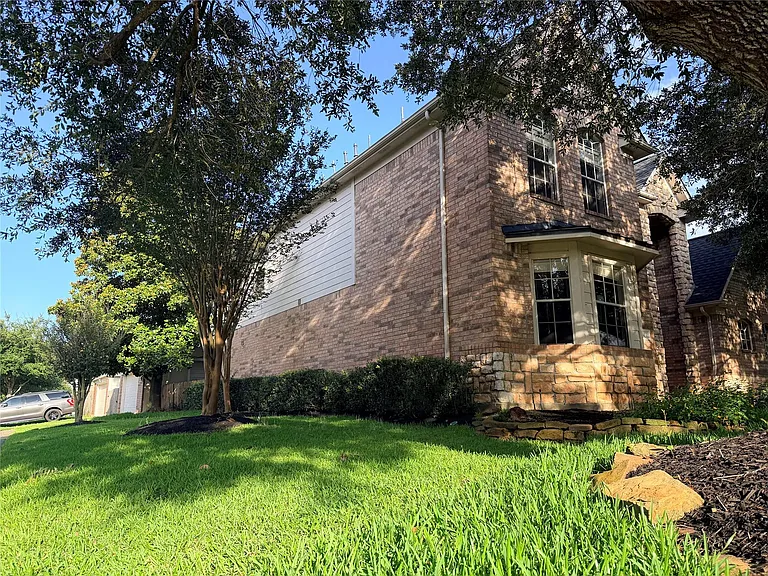 2303 Chelsea Ridge Ct — Photo 3